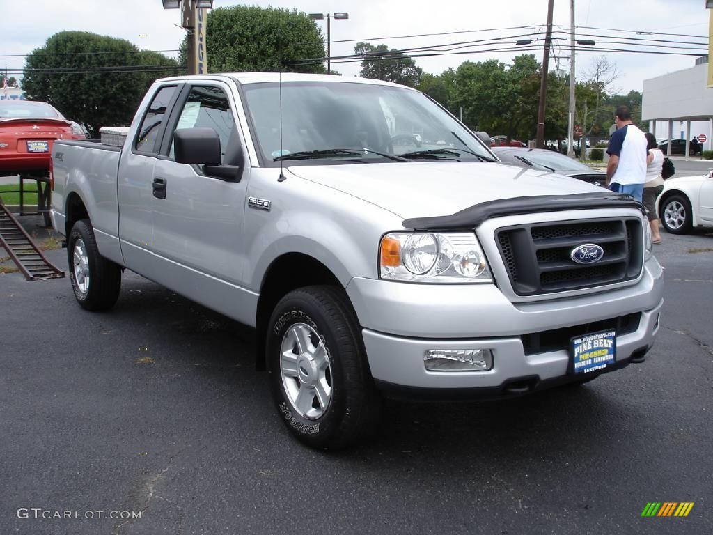 2005 F150 STX SuperCab 4x4 - Silver Metallic / Medium Flint Grey photo #2