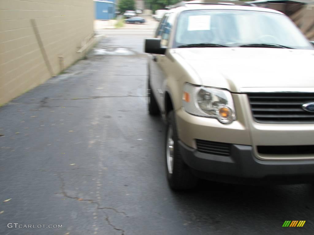 2006 Explorer XLS - Pueblo Gold Metallic / Camel photo #4