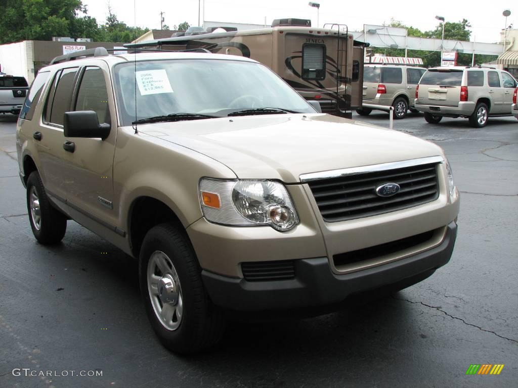 2006 Explorer XLS - Pueblo Gold Metallic / Camel photo #5