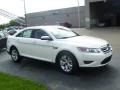 2010 White Platinum Metallic Tri-Coat Ford Taurus SEL  photo #3