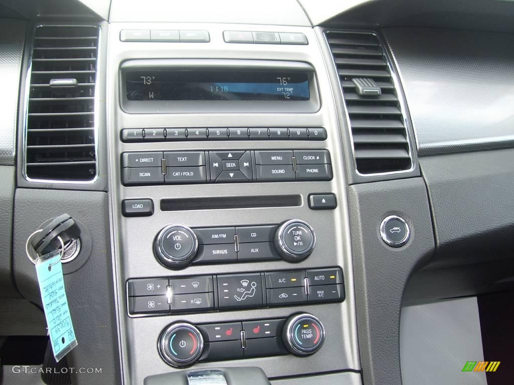 2010 Taurus SEL - White Platinum Metallic Tri-Coat / Charcoal Black photo #12