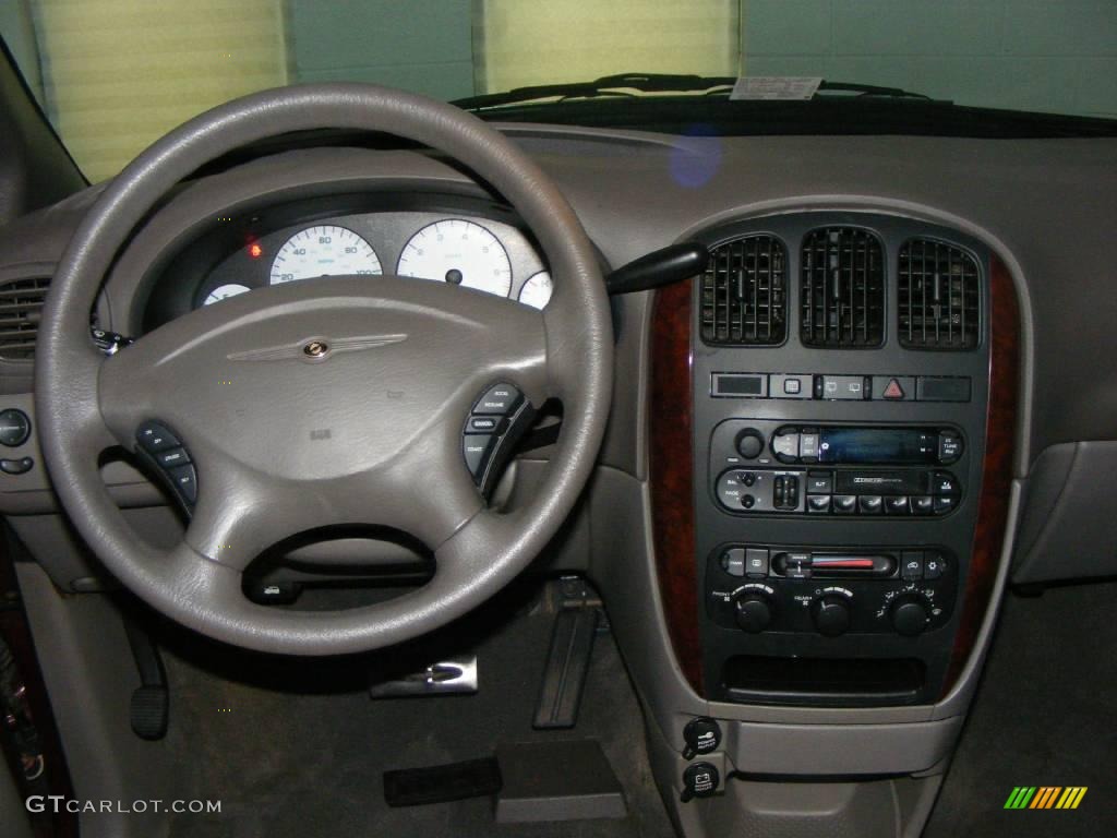2001 Town & Country LX - Dark Garnet Red Pearl / Taupe photo #9