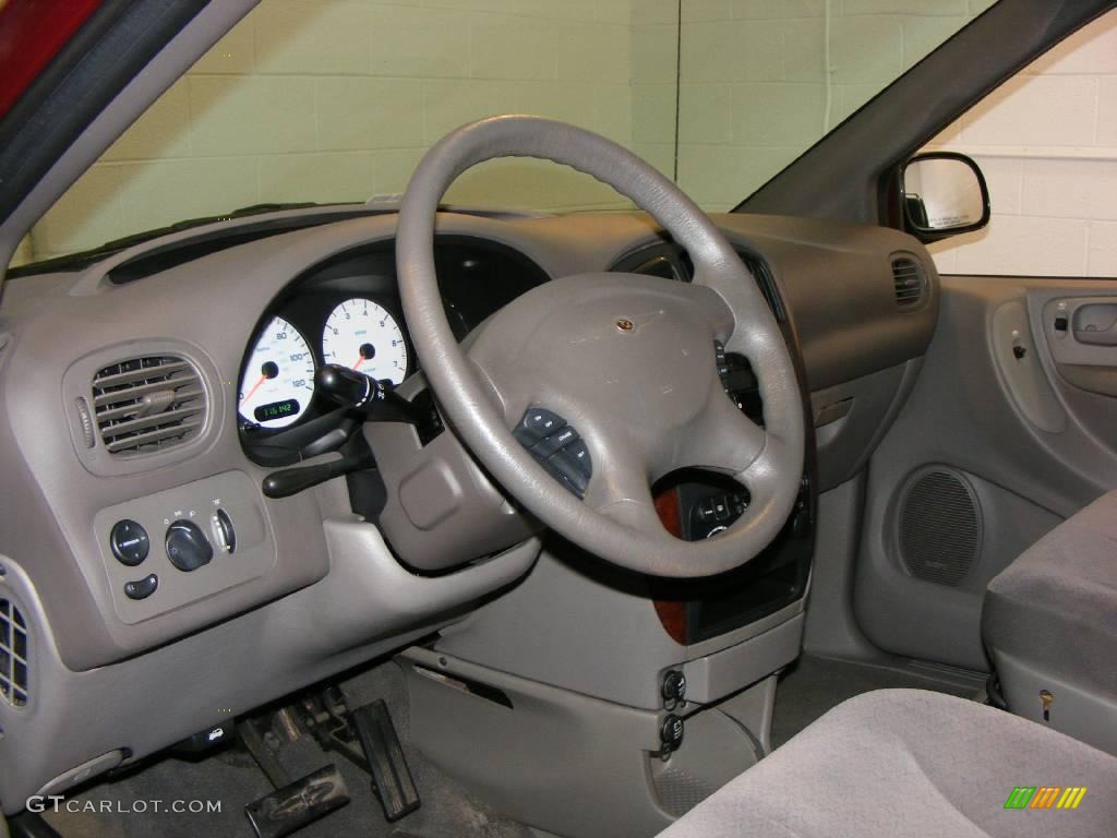 2001 Town & Country LX - Dark Garnet Red Pearl / Taupe photo #10