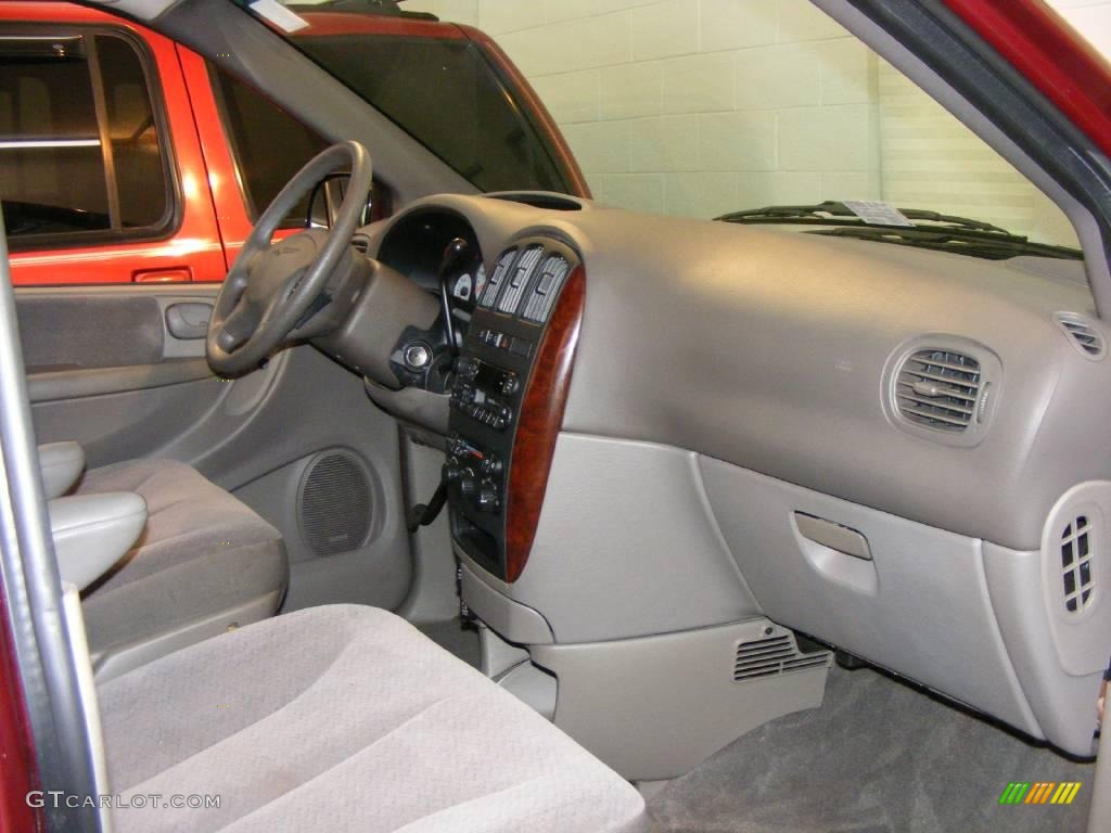 2001 Town & Country LX - Dark Garnet Red Pearl / Taupe photo #16
