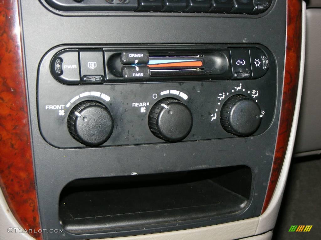 2001 Town & Country LX - Dark Garnet Red Pearl / Taupe photo #19