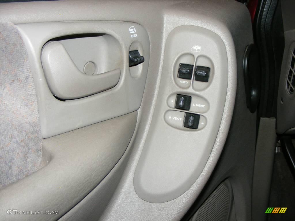 2001 Town & Country LX - Dark Garnet Red Pearl / Taupe photo #25