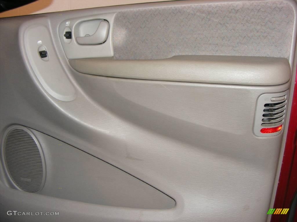2001 Town & Country LX - Dark Garnet Red Pearl / Taupe photo #26