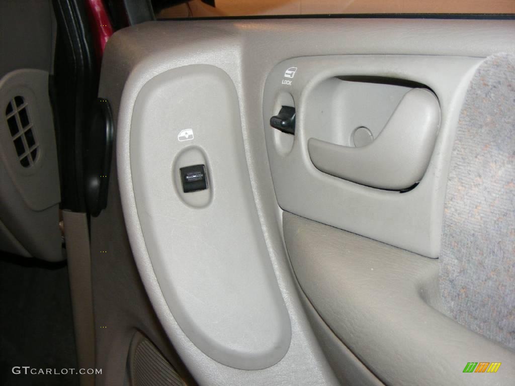 2001 Town & Country LX - Dark Garnet Red Pearl / Taupe photo #27