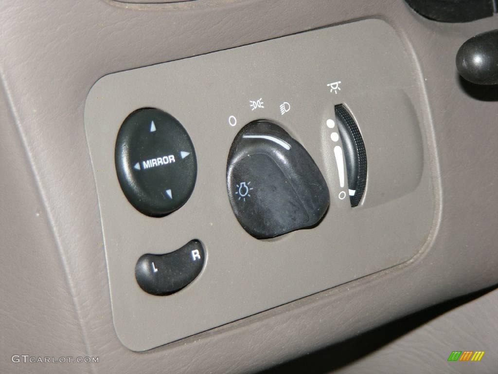 2001 Town & Country LX - Dark Garnet Red Pearl / Taupe photo #29
