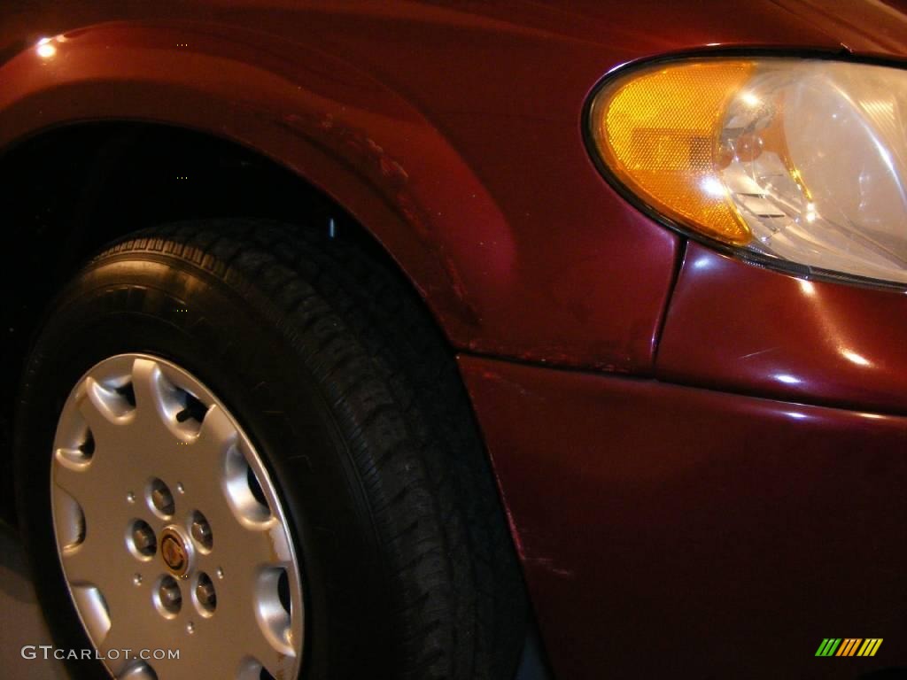 2001 Town & Country LX - Dark Garnet Red Pearl / Taupe photo #38