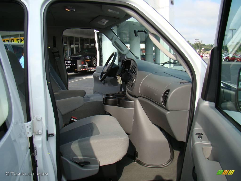 2007 E Series Van E350 Super Duty XLT 15 Passenger - Oxford White / Medium Flint Grey photo #13