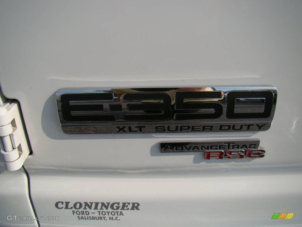 2007 E Series Van E350 Super Duty XLT 15 Passenger - Oxford White / Medium Flint Grey photo #16