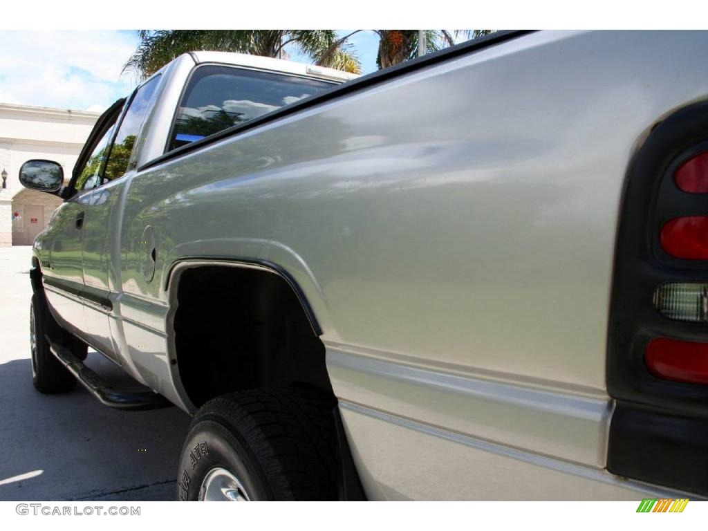 2000 Ram 2500 SLT Extended Cab 4x4 - Light Driftwood Satin Glow / Mist Gray photo #16