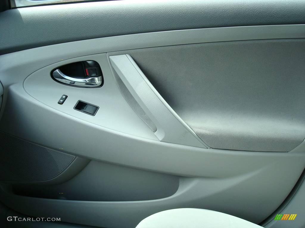 2008 Camry LE - Classic Silver Metallic / Bisque photo #17