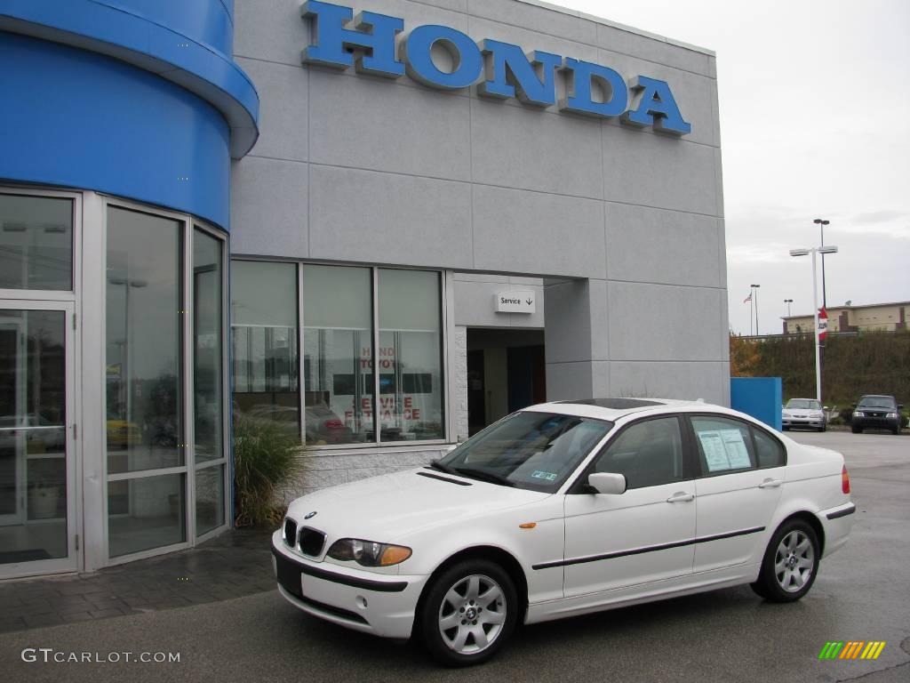 2004 3 Series 325xi Sedan - Alpine White / Black photo #1