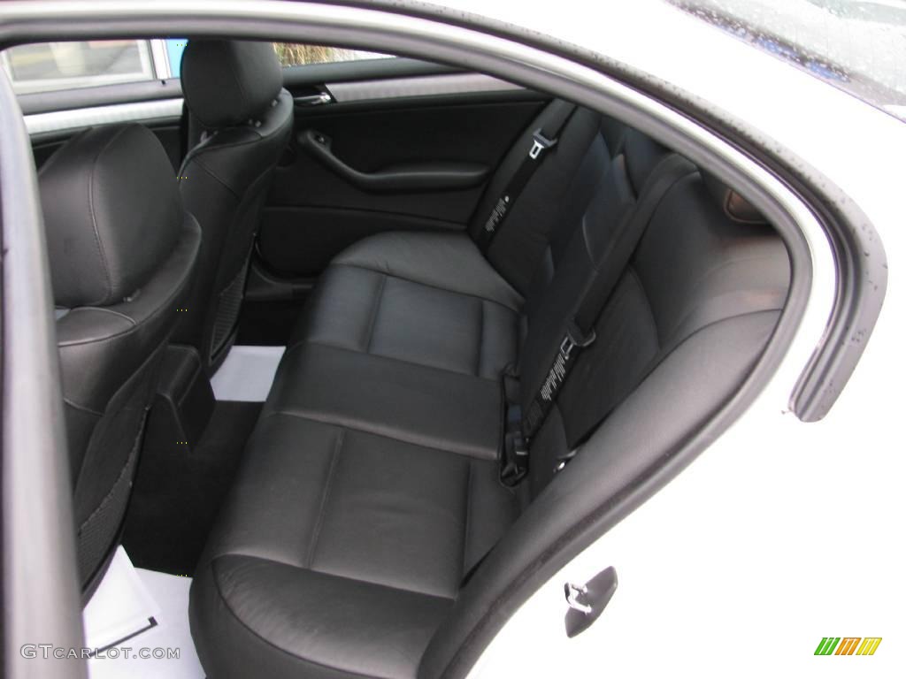 2004 3 Series 325xi Sedan - Alpine White / Black photo #12