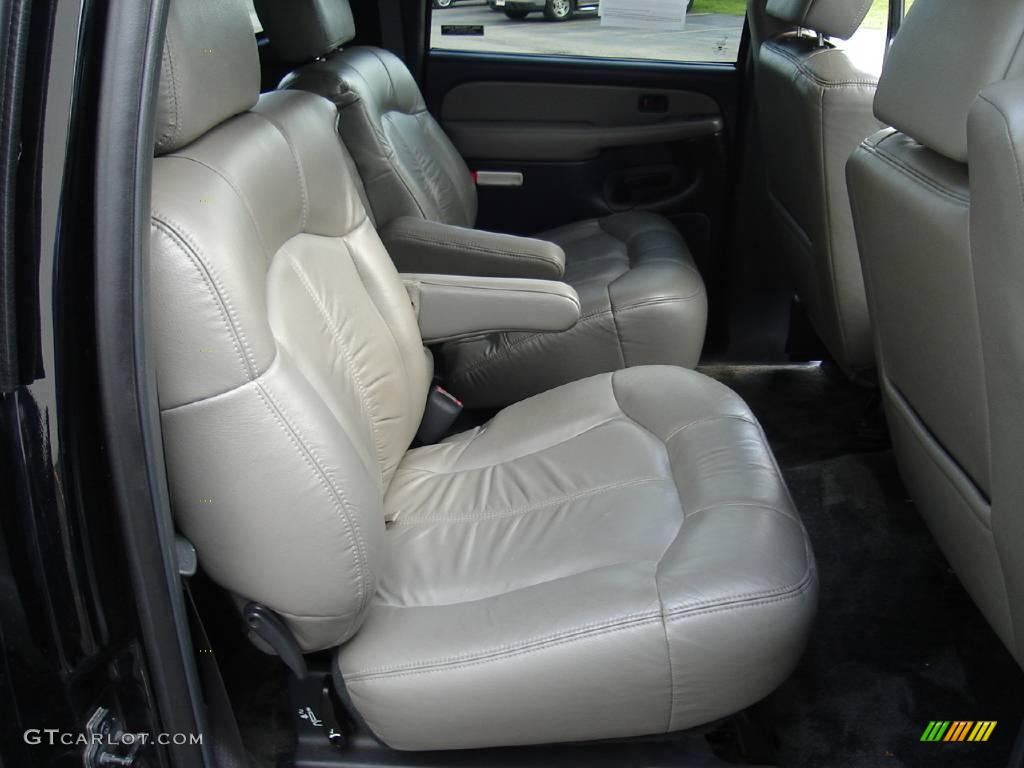 2002 Suburban 1500 LT 4x4 - Onyx Black / Graphite/Medium Gray photo #16