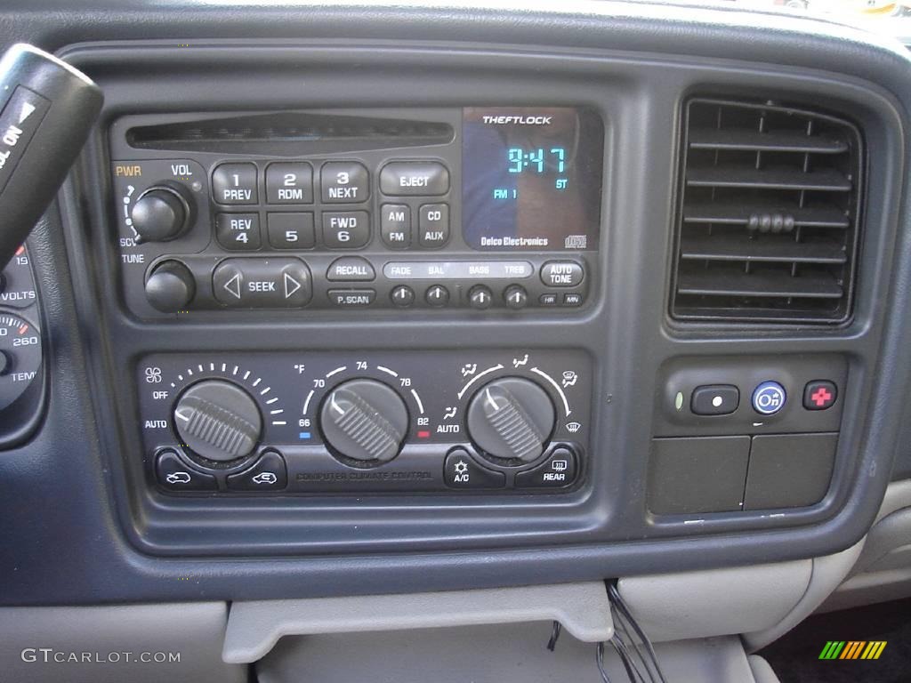 2002 Suburban 1500 LT 4x4 - Onyx Black / Graphite/Medium Gray photo #34