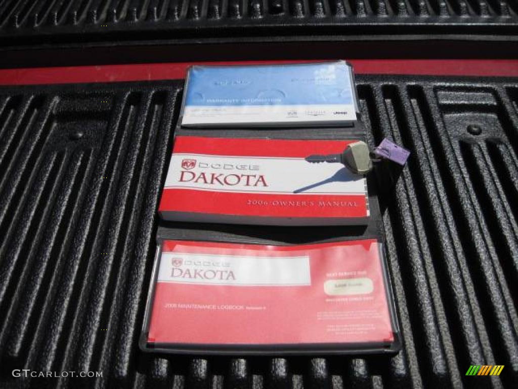 2006 Dakota SLT Club Cab 4x4 - Flame Red / Medium Slate Gray photo #31