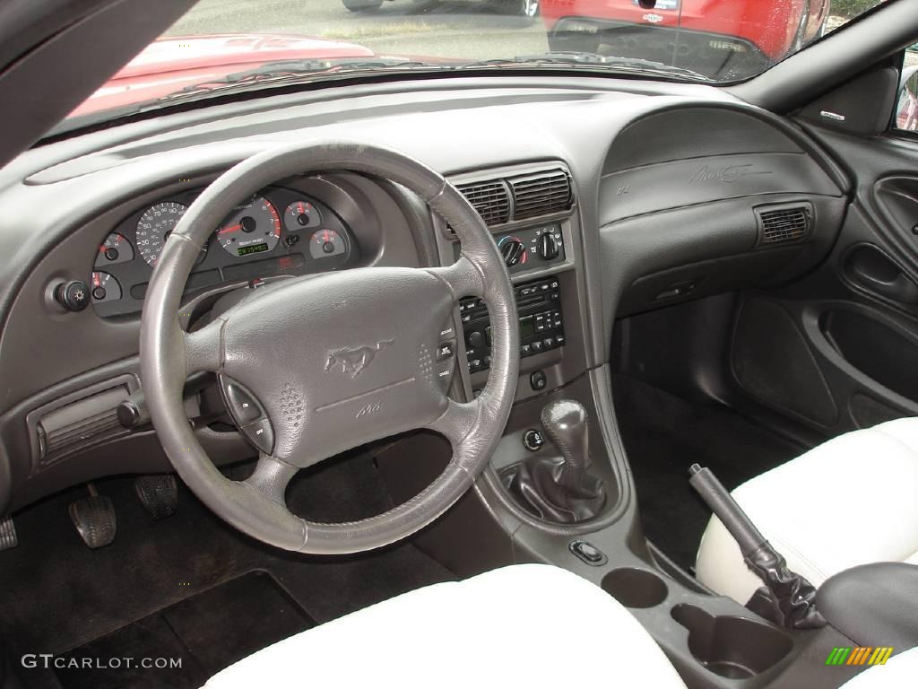 2002 Mustang GT Convertible - Laser Red Metallic / Oxford White photo #11