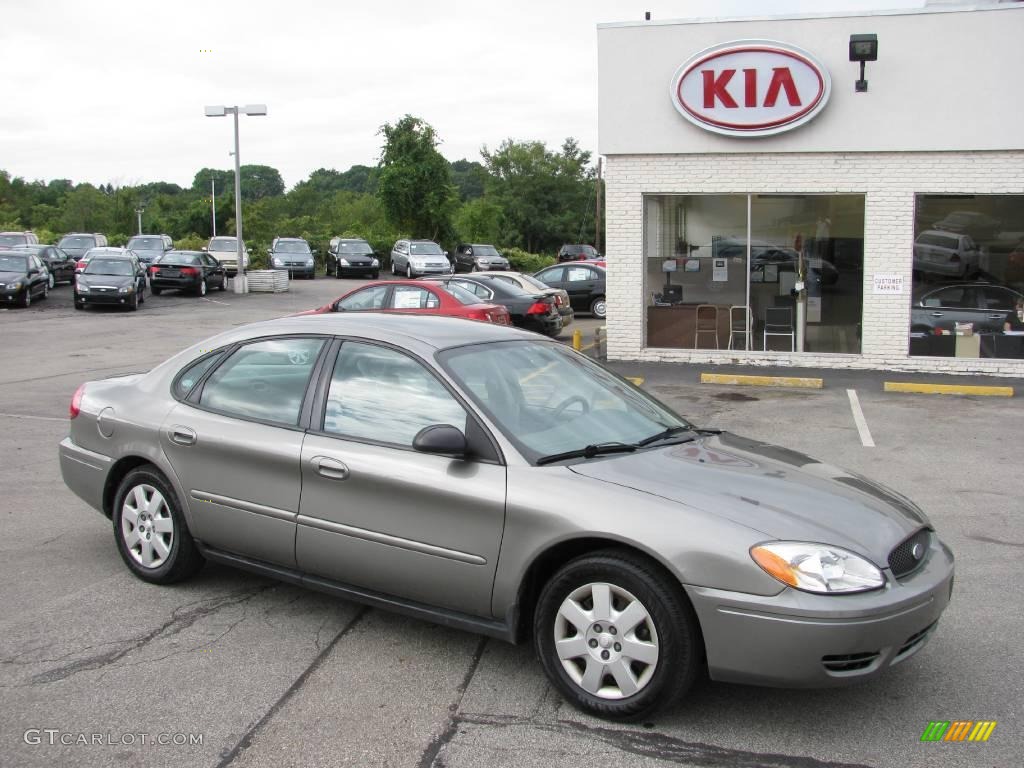 Spruce Green Metallic Ford Taurus