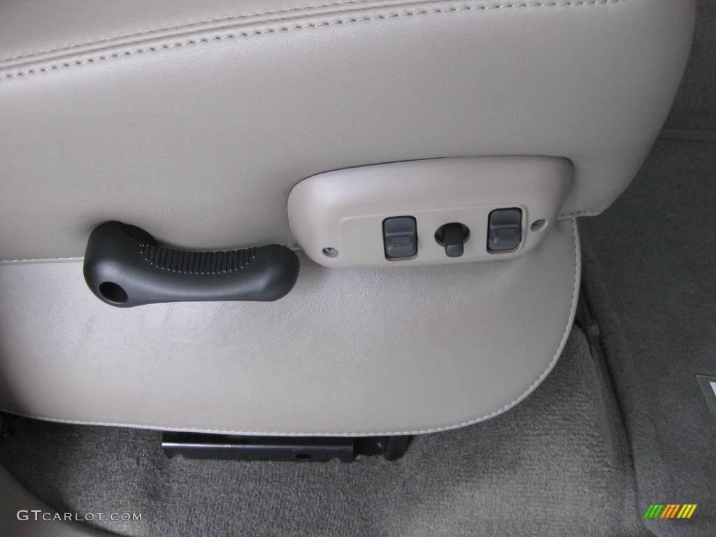 2007 Ram 3500 Laramie Quad Cab 4x4 - Bright White / Medium Slate Gray photo #35