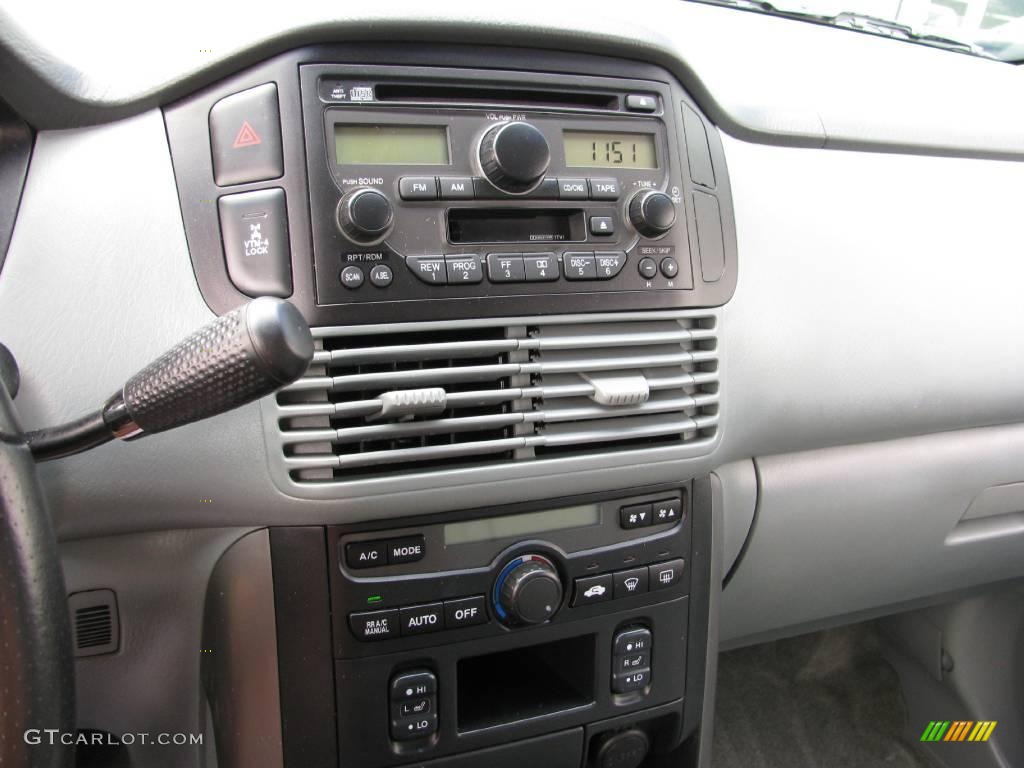 2004 Honda Pilot EX-L 4WD Controls Photo #17761491