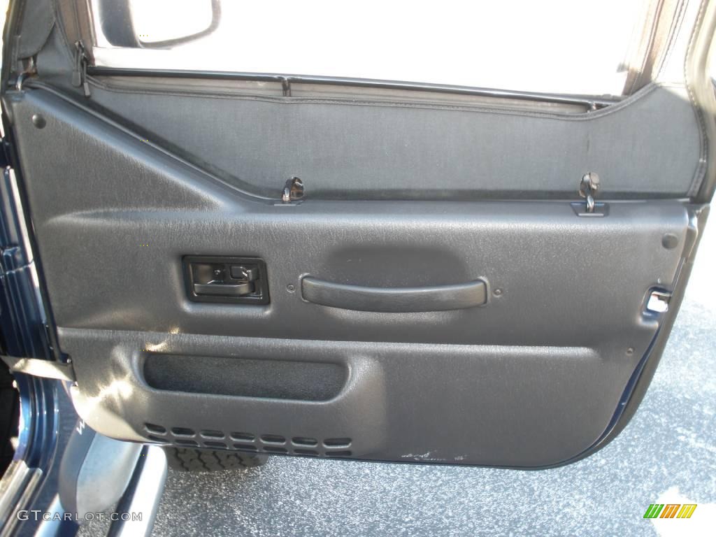 2004 Wrangler X 4x4 - Patriot Blue Pearl / Dark Slate Gray photo #16