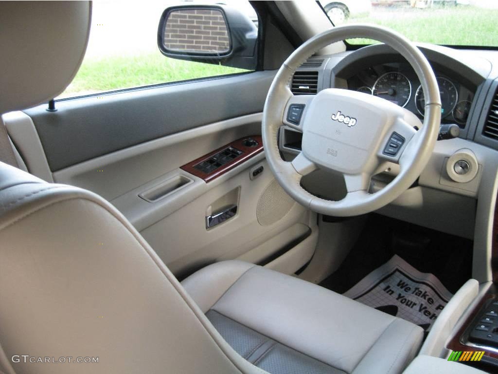 2005 Grand Cherokee Limited - Brilliant Black Crystal Pearl / Khaki photo #10
