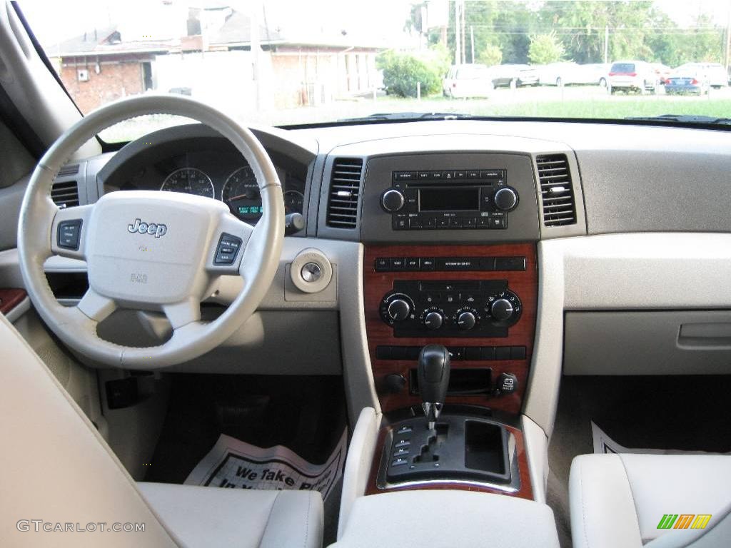 2005 Grand Cherokee Limited - Brilliant Black Crystal Pearl / Khaki photo #11