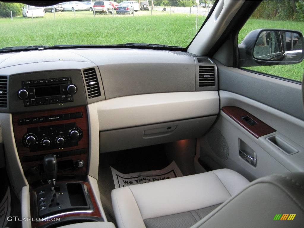2005 Grand Cherokee Limited - Brilliant Black Crystal Pearl / Khaki photo #12