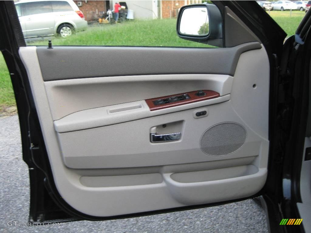 2005 Grand Cherokee Limited - Brilliant Black Crystal Pearl / Khaki photo #14