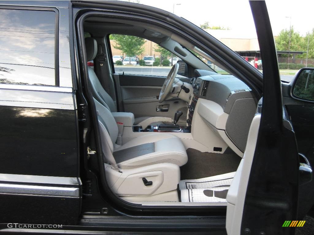 2005 Grand Cherokee Limited - Brilliant Black Crystal Pearl / Khaki photo #18
