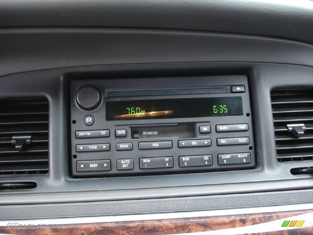2004 Grand Marquis LS - Black Clearcoat / Dark Charcoal photo #13
