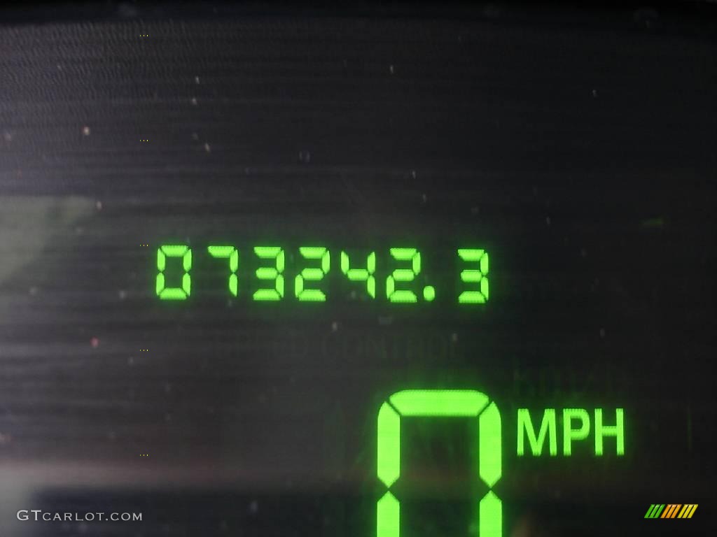 2004 Grand Marquis LS - Black Clearcoat / Dark Charcoal photo #14