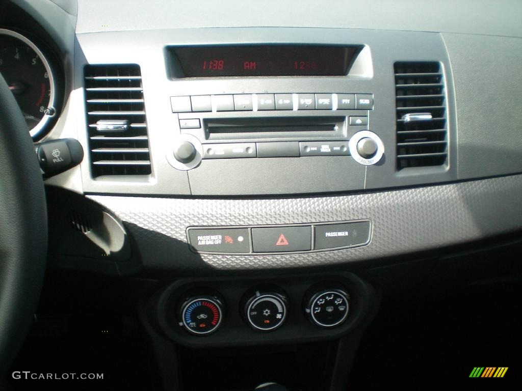 2010 Lancer DE - Apex Silver Metallic / Black photo #4