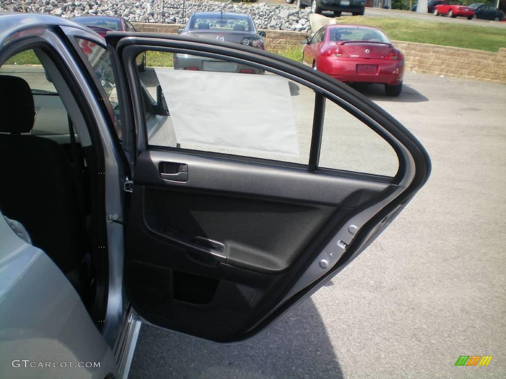 2010 Lancer DE - Apex Silver Metallic / Black photo #19