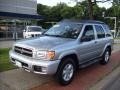 2002 Chrome Silver Metallic Nissan Pathfinder LE 4x4  photo #2