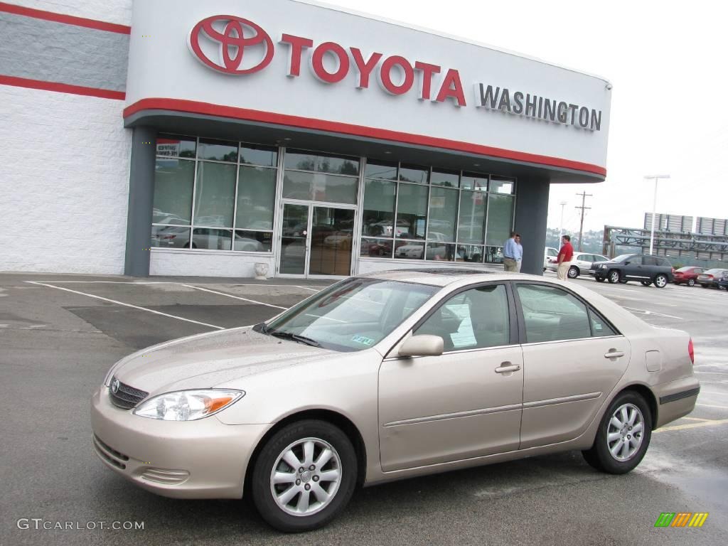 2002 Camry XLE - Desert Sand Mica / Taupe photo #1