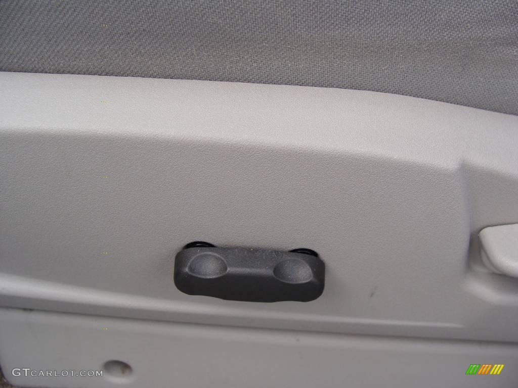 2005 Equinox LT AWD - Galaxy Silver Metallic / Light Gray photo #13