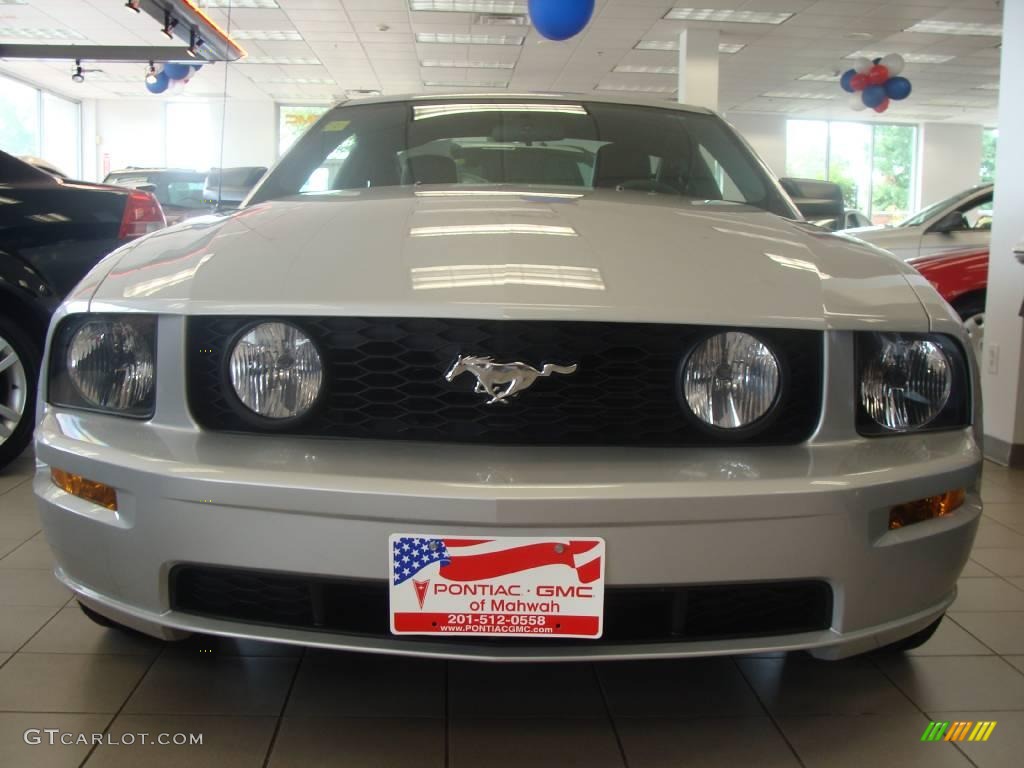 2006 Mustang GT Premium Coupe - Satin Silver Metallic / Dark Charcoal photo #2