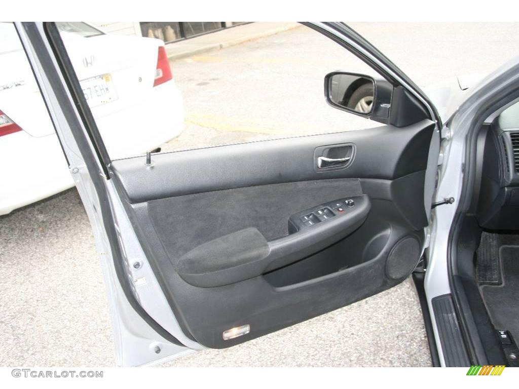 2006 Accord LX Sedan - Alabaster Silver Metallic / Black photo #17