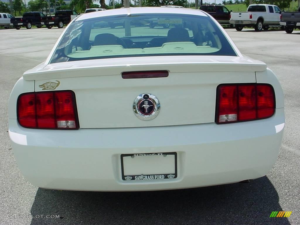 2007 Mustang V6 Deluxe Coupe - Performance White / Medium Parchment photo #4
