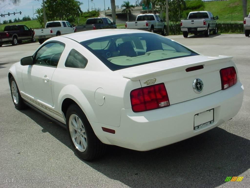 2007 Mustang V6 Deluxe Coupe - Performance White / Medium Parchment photo #5