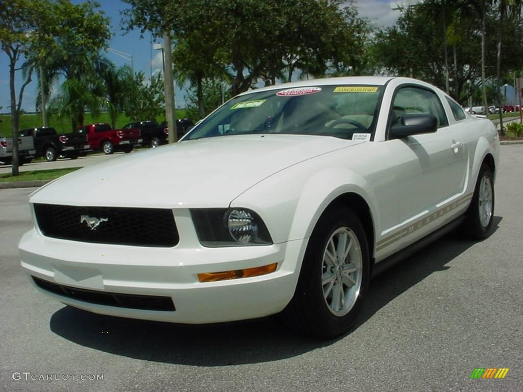 2007 Mustang V6 Deluxe Coupe - Performance White / Medium Parchment photo #7