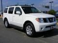 2005 Avalanche White Nissan Pathfinder LE 4x4  photo #2