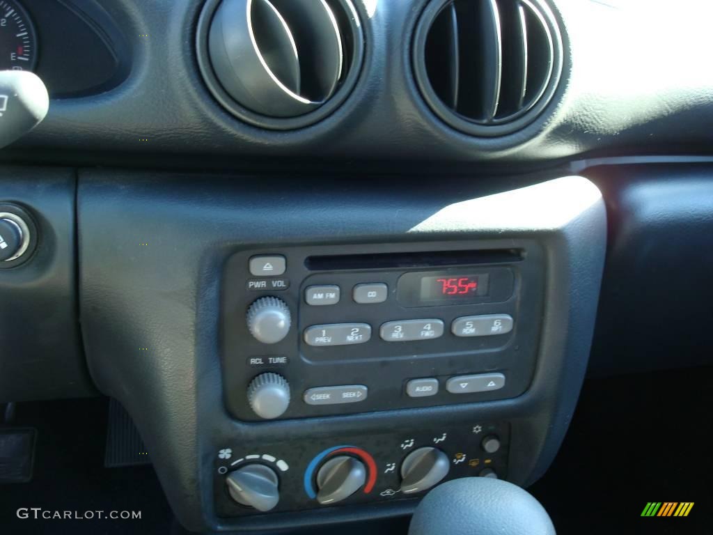 2003 Sunfire  - Summit White / Graphite photo #17