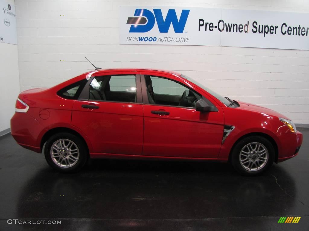 2008 Focus SE Sedan - Vermillion Red / Medium Stone photo #6