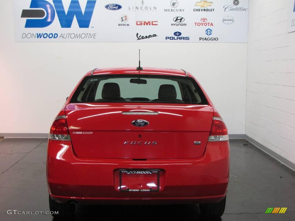 2008 Focus SE Sedan - Vermillion Red / Medium Stone photo #7