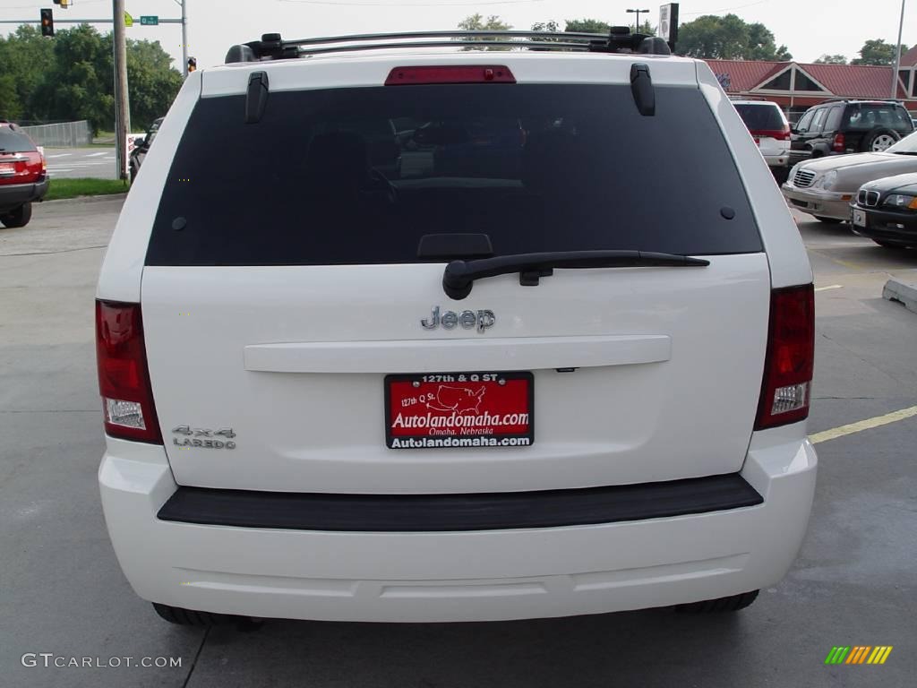 2007 Grand Cherokee Laredo 4x4 - Stone White / Medium Slate Gray photo #20